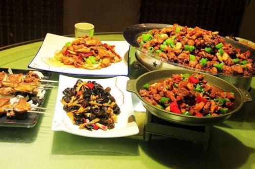 乌鲁木齐消费水平怎么样？平时吃饭贵吗？