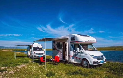 那么多做房车自驾游的人，他们都是靠什么挣钱的呢？