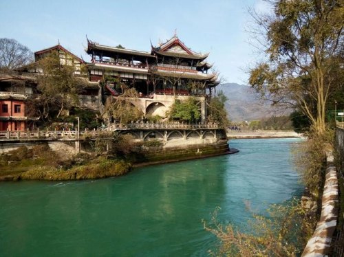都江堰适合春游的地方？