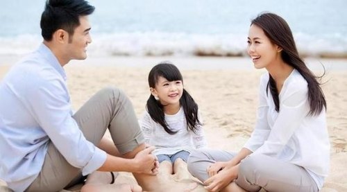 小孩子给父母带好还是自己带好？