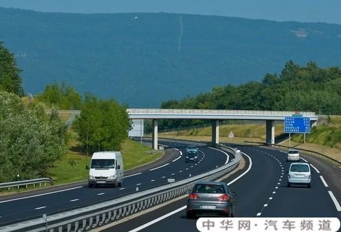 1300公里高速开车需多少小时? 1300公里高速开车需多少小时?