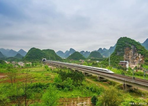 坐高铁方便还是自驾？