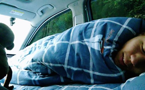 自驾游睡在车内,冬天关窗吗? 自驾游睡在车内,冬天关窗吗?