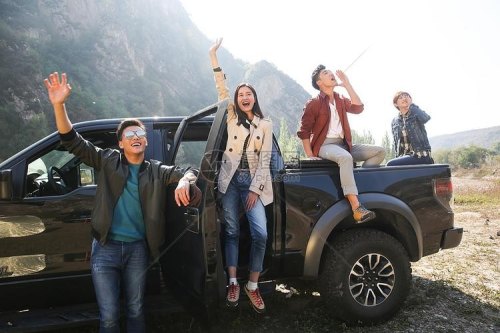 男女搭伙自驾游的多吗？