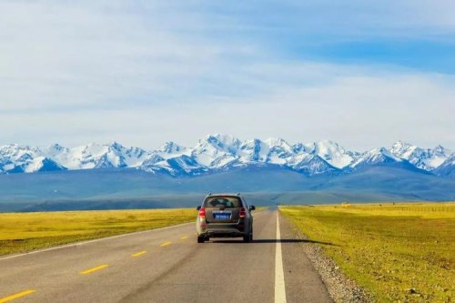 第一次去新疆自驾游，需要注意什么呢。去哪里比较好？