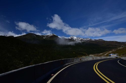 最近康定、新都桥和丹巴的路况怎么样？十月上旬折多山会下雪吗？