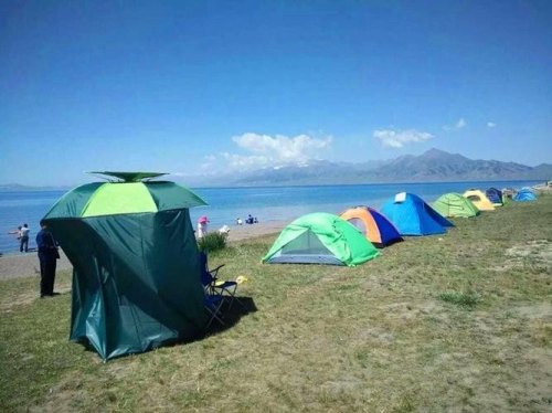 赛里木湖晚上露营冷吗？