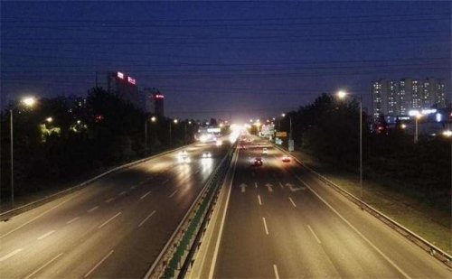 小客车高速公路夜间几点不可以走，规定二点到5点必须休息吗？