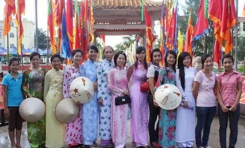 在老挝怎样找私人导游翻译？