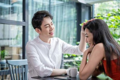 美女偷偷和男闺蜜去三亚旅游，老公知道后，吃醋要离婚，谁的错？
