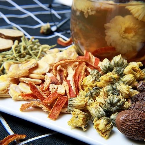 金银花、菊花、陈皮、大麦和冰糖一起泡水喝,有什么作用? 金银花、菊花、陈皮、大麦和冰糖一起泡水喝,有什么作用?