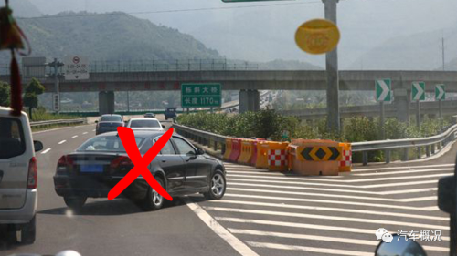 高速入口如何并道？