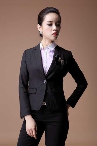 商务场合女士的标准正装有几件? 商务场合女士的标准正装有几件?