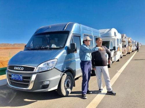 父母刚退休，两人退休金加起来5500，想开房车旅游全国，你有什么好的建议吗？