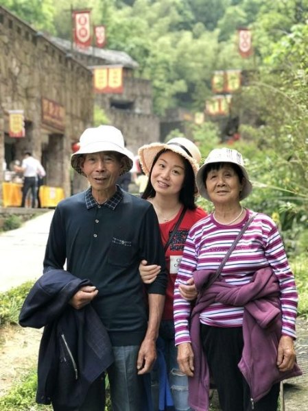 女儿想带70岁老爹去旅行，吃住方便吗？
