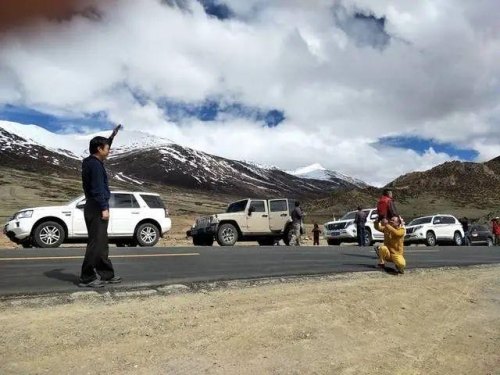 西藏自驾游不住旅馆，车停在什么地方比较安全？