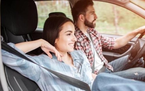 出差开车方便还是坐车方便？