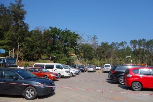 自驾旅游怎么找停车场？