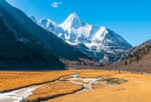 稻城亚丁几月去能看到雪山? 稻城亚丁几月去能看到雪山?