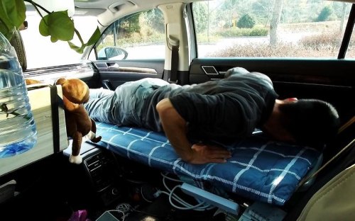 自驾游睡车里安全吗？