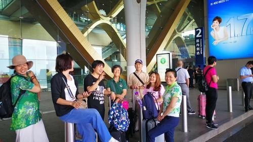 去云南昆明旅游两个人坐飞机来回大概多少钱？