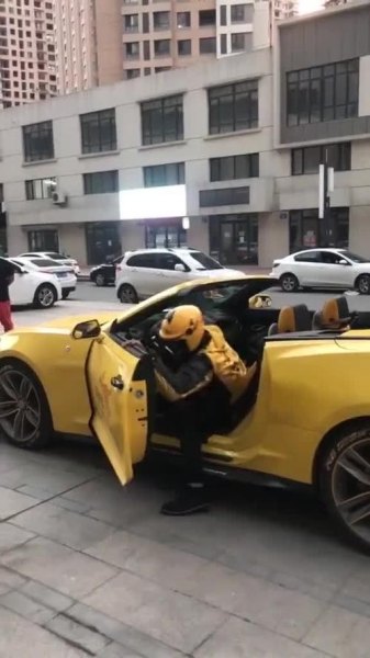 开车送外卖挣钱吗，够油钱吗？