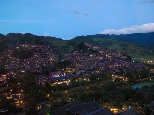 去西江千户苗寨住凯里还是雷山县？