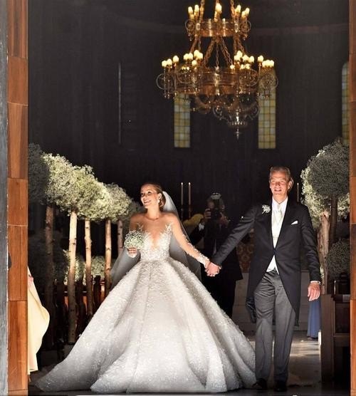 施华洛世奇家族千金出嫁,这位世界级名媛的婚纱是谁设计的? 施华洛世奇家族千金出嫁,这位世界级名媛的婚纱是谁设计的?