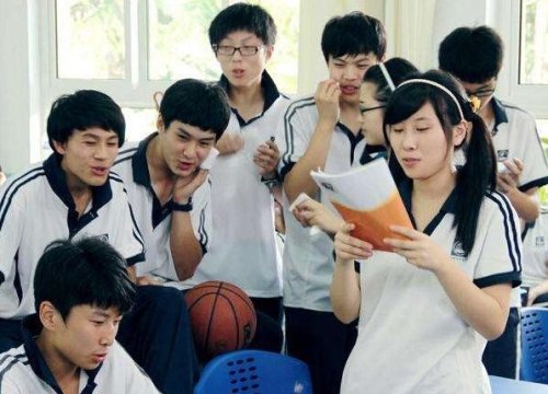 中学颁“禁爱令”:并肩散步也要处分,真的有用吗? 中学颁“禁爱令”:并肩散步也要处分,真的有用吗?