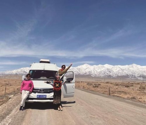 怎么有趣的问女生坐车还是自驾游去旅行？