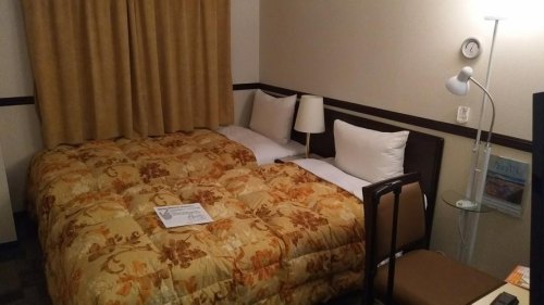 和同性出去旅游，是开一间房呢，还是开两间房，你怎么看？