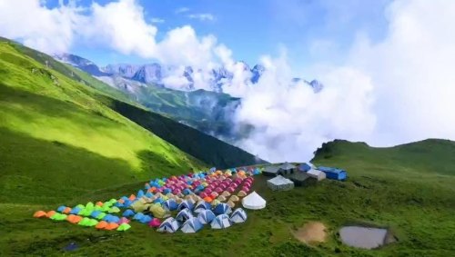 川西露营10月份冷吗？