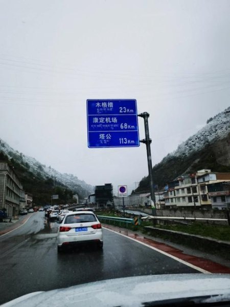 请问从磨西，燕子沟，雅家埂到康定这条线，路况怎么样，轿车可以过吗？