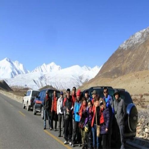 新疆自驾回成都过年，计划三天时间，走哪条路合适，夜晚住宿在哪比较好？