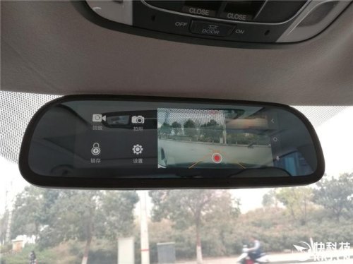 行车记录仪怎么显示在车内后视镜? 行车记录仪怎么显示在车内后视镜?