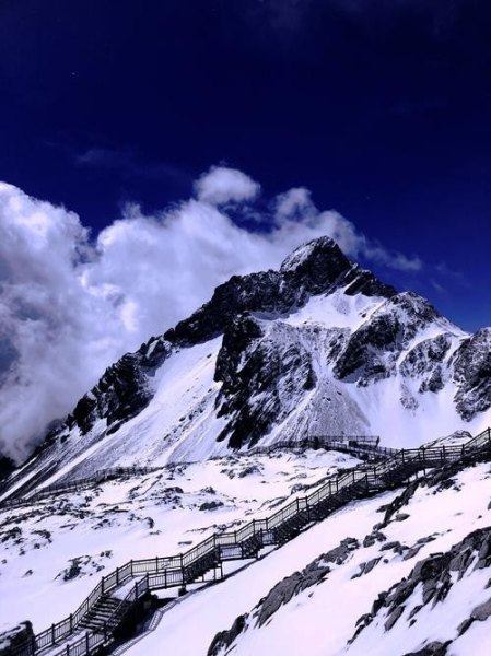云南玉龙雪山旅游景点的温度有多少度？