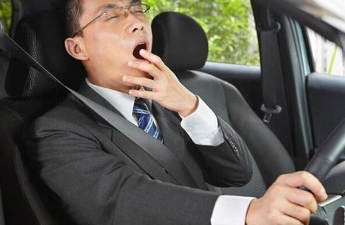 开车犯困吃什么提精神？