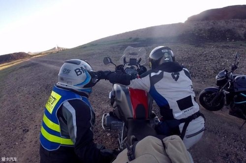 摩托自驾游中国一圈多少钱？