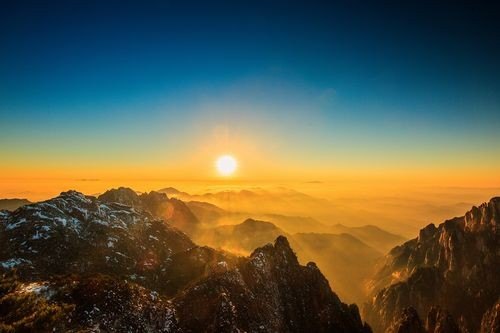 黄山山顶可以凑合一晚吗? 黄山山顶可以凑合一晚吗?