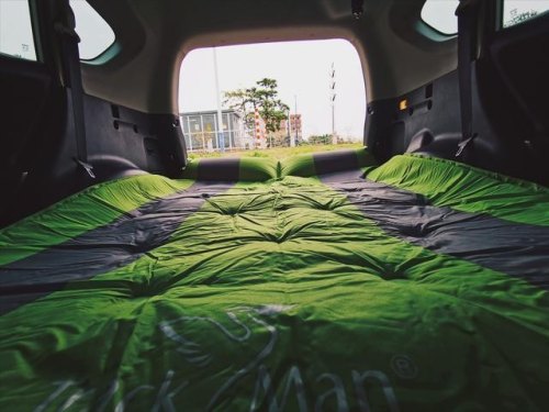 床车自驾游,外边下雨,在车上怎么做饭?安全吗? 床车自驾游,外边下雨,在车上怎么做饭?安全吗?