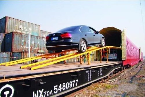 火车随车托运是怎么收费的？