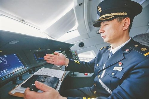 地铁司机和高铁司机哪个更好? 地铁司机和高铁司机哪个更好?