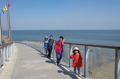 去烟台、蓬莱和威海自驾游玩四到五天，吃饭和住宿哪里实惠？有什么好的建议吗？