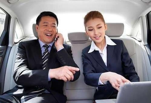 领导开车就坐后排咋了