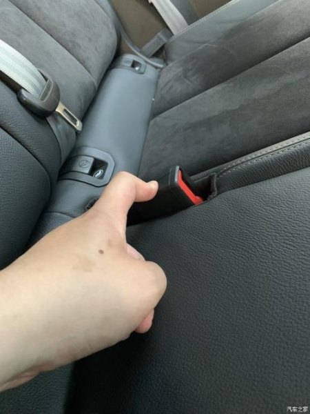 奥迪后排安全带报警怎么消除? 奥迪后排安全带报警怎么消除?