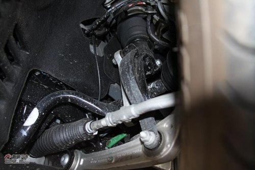 奥迪a8l的空气悬挂几腔室的？