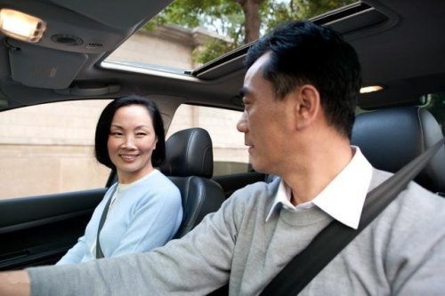 坐异性的车应该请吃饭吗