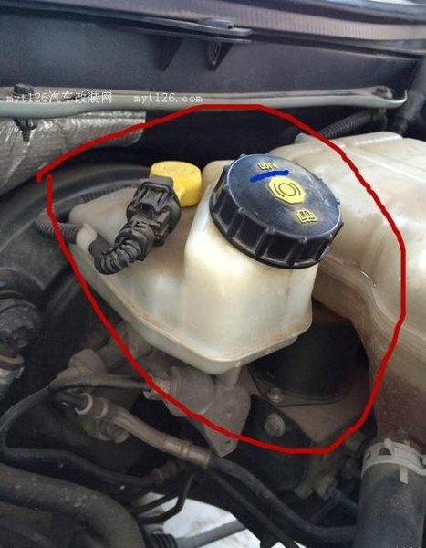 汽车刹车油排空顺序是怎样的？