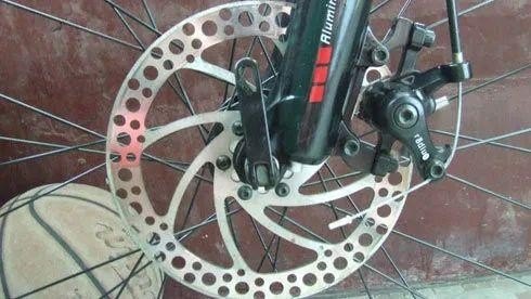 山地车碟刹盘粘油了怎么办？