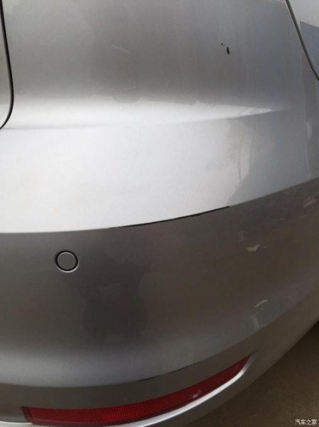 汽车后保险杠被蹭掉漆了怎么办 汽车后保险杠被蹭掉漆了怎么办